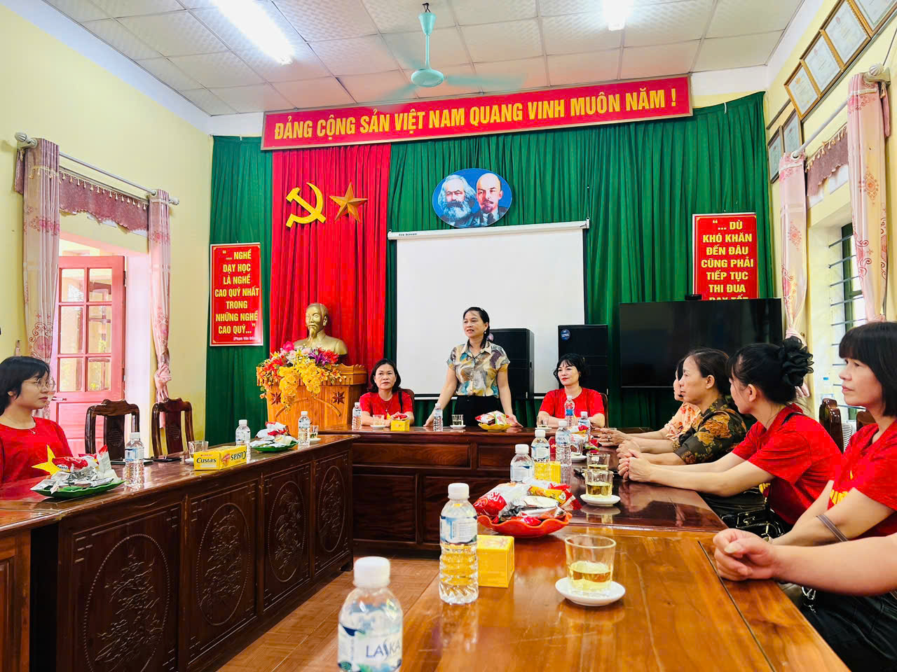 TRƯỜNG MẦM NON TỨ LIÊN - LAN TỎA YÊU THƯƠNG, HƯỚNG VỀ ĐỒNG BÀO VÙNG BÃO LŨ