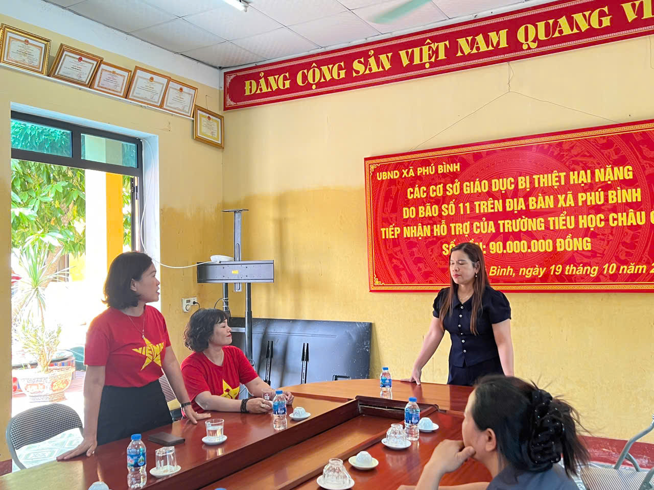 TRƯỜNG MẦM NON TỨ LIÊN - LAN TỎA YÊU THƯƠNG, HƯỚNG VỀ ĐỒNG BÀO VÙNG BÃO LŨ