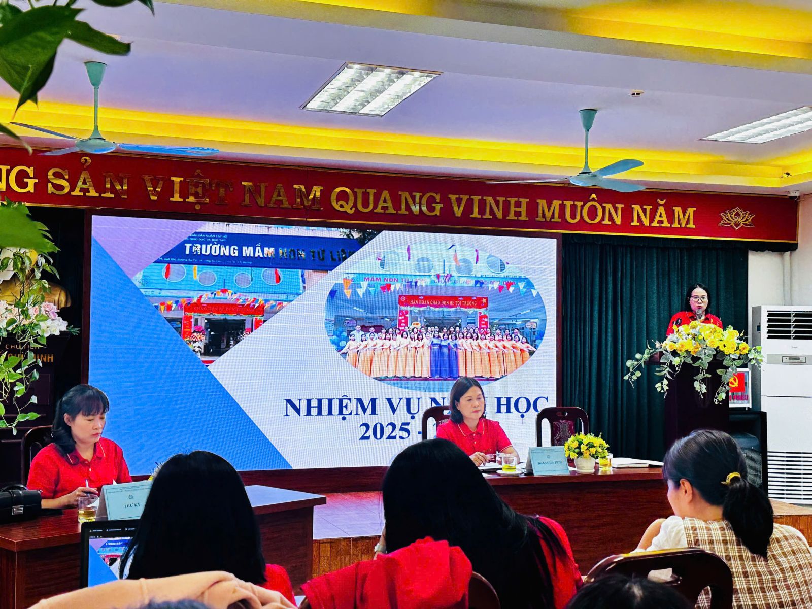 TRƯỜNG MẦM NON TỨ LIÊN TỔ CHỨC THÀNH CÔNG HỘI NGHỊ VIÊN CHỨC NGƯỜI LAO ĐỘNG NĂM HỌC 2025 - 2026.
