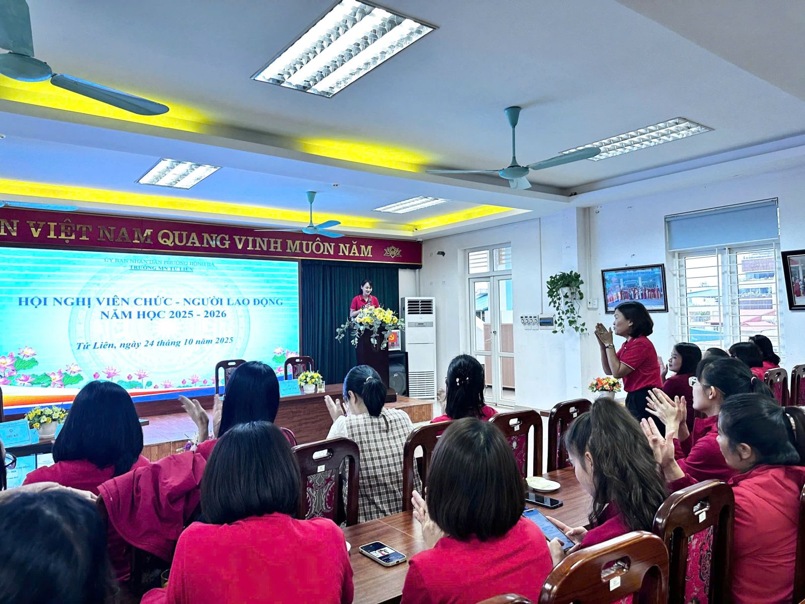 TRƯỜNG MẦM NON TỨ LIÊN TỔ CHỨC THÀNH CÔNG HỘI NGHỊ VIÊN CHỨC NGƯỜI LAO ĐỘNG NĂM HỌC 2025 - 2026.