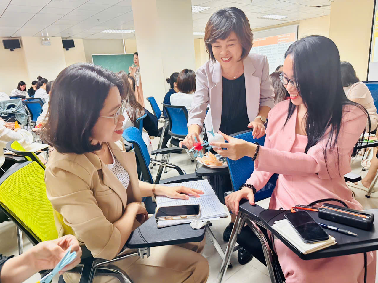 TRƯỜNG MẦM NON TỨ LIÊN THAM GIA HỘI THẢO “THIẾT KẾ HOẠT ĐỘNG STEM Ở TRƯỜNG MẦM NON DỰA TRÊN DẠY HỌC KHÁM PHÁ VÀ DỰ ÁN”