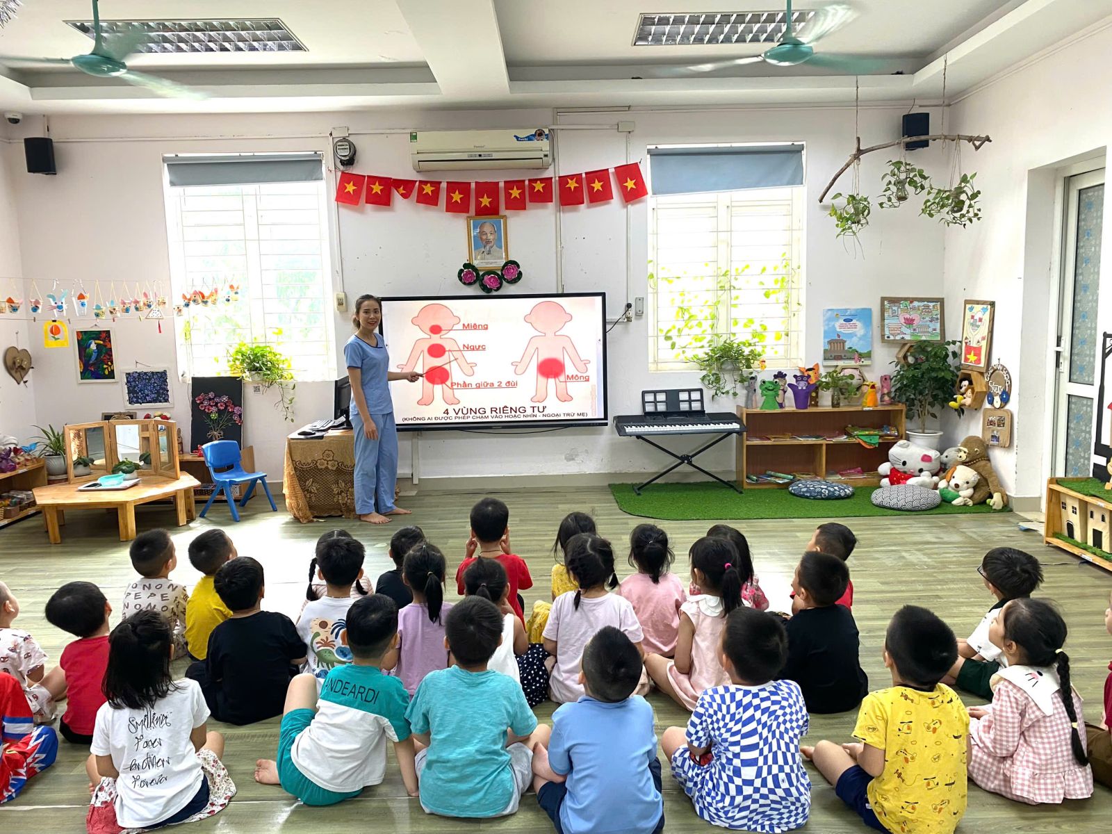 HÁO HỨC TRỞ LẠI TRƯỜNG HỌC SAU MÙA MƯA BÃO CỦA  CÁC BÉ  KHỐI MẪU GIÁO NHỠ TRƯỜNG MẦM NON TỨ LIÊN