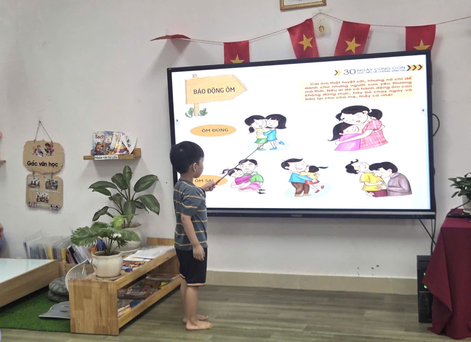 HÁO HỨC TRỞ LẠI TRƯỜNG HỌC SAU MÙA MƯA BÃO CỦA  CÁC BÉ  KHỐI MẪU GIÁO NHỠ TRƯỜNG MẦM NON TỨ LIÊN