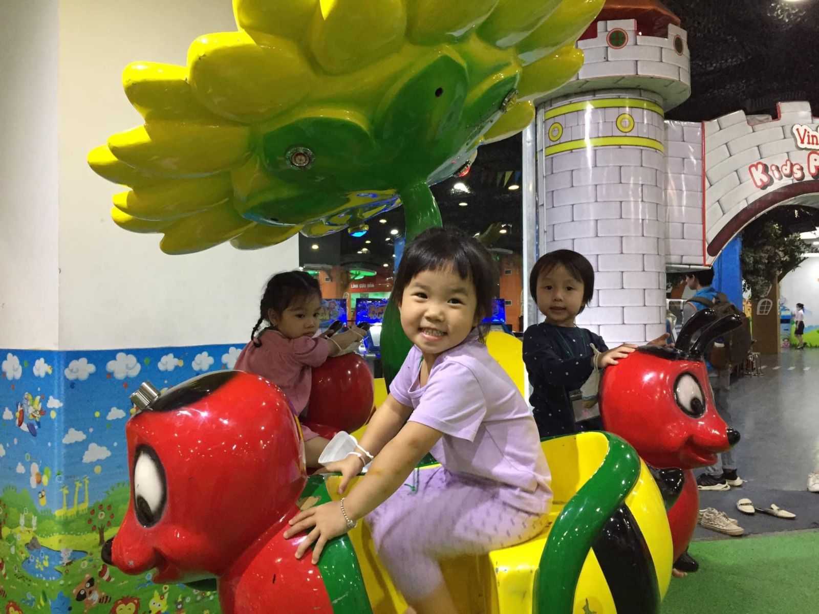 Hoạt động trải nghiệm của các con học sinh tại khu vui chơi Time City