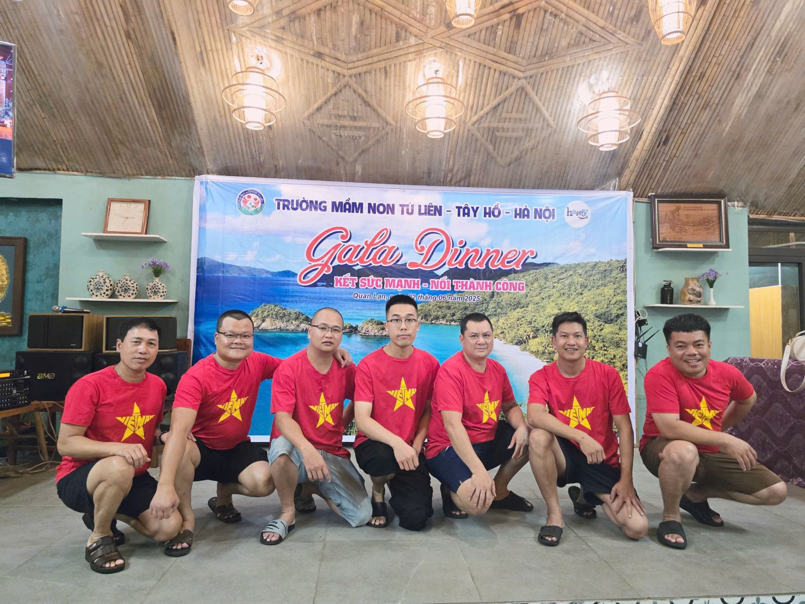 Trường Mầm non Tứ Liên tổ chức chuyến tham quan, trải nghiệm ngoài nhà trường cho CB-GV-NV tại Minh Châu- Quan Lạn.