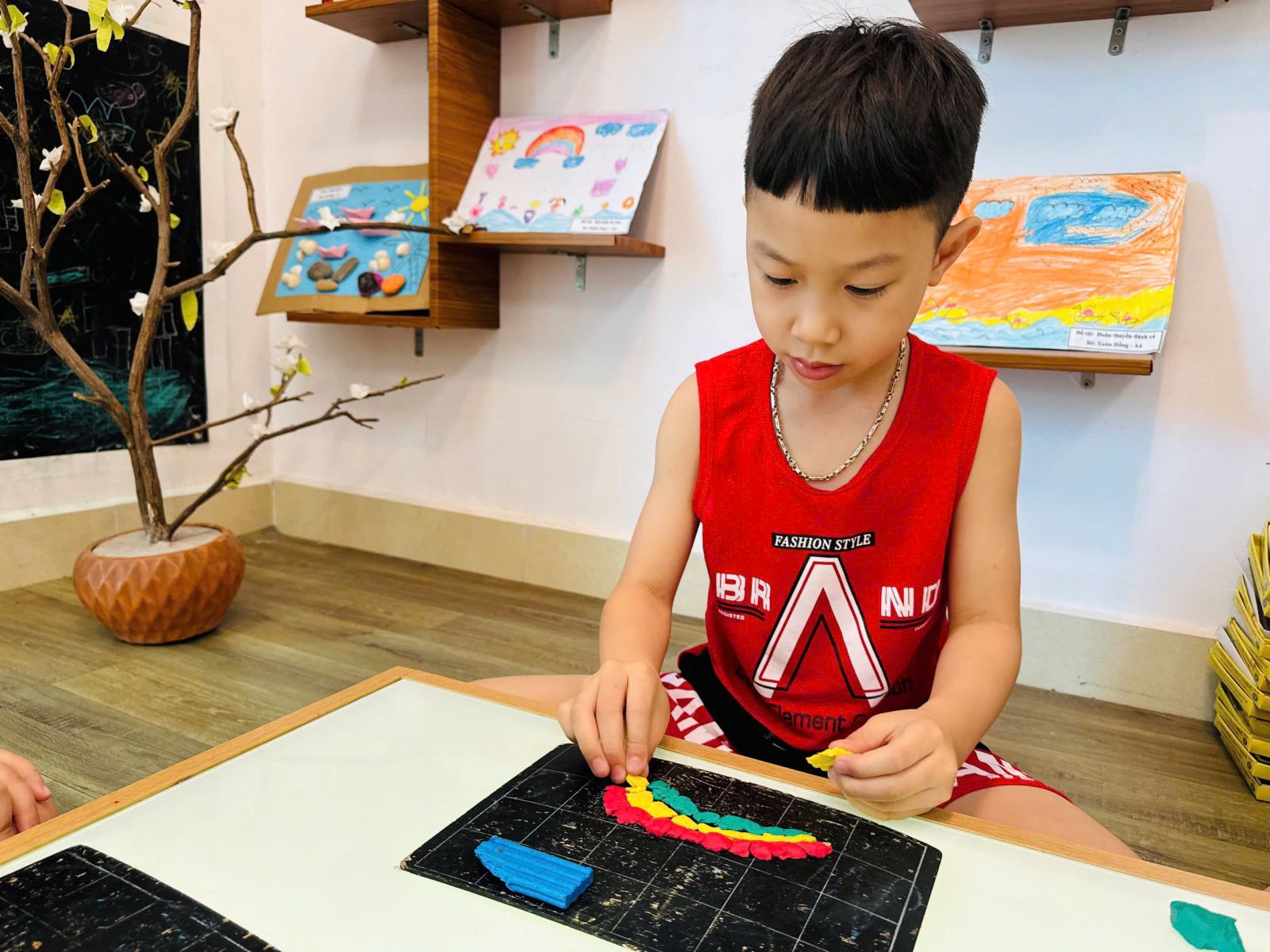 🌈🌈  CÁC BÉ LỚP MGL VỚI HOẠT ĐỘNG: NẶN CẦU VỒNG