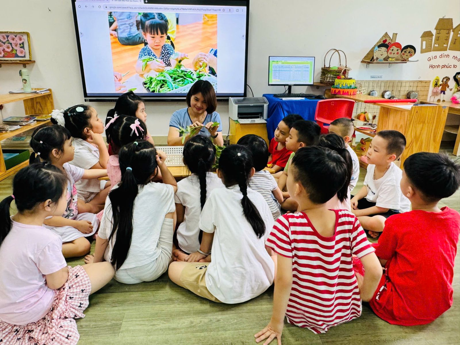 🍀🍀 CÁC BÉ LỚP MẪU GIÁO LỚN VỚI HOẠT ĐỘNG DẠY KỸ NĂNG: NHẶT RAU MUỐNG