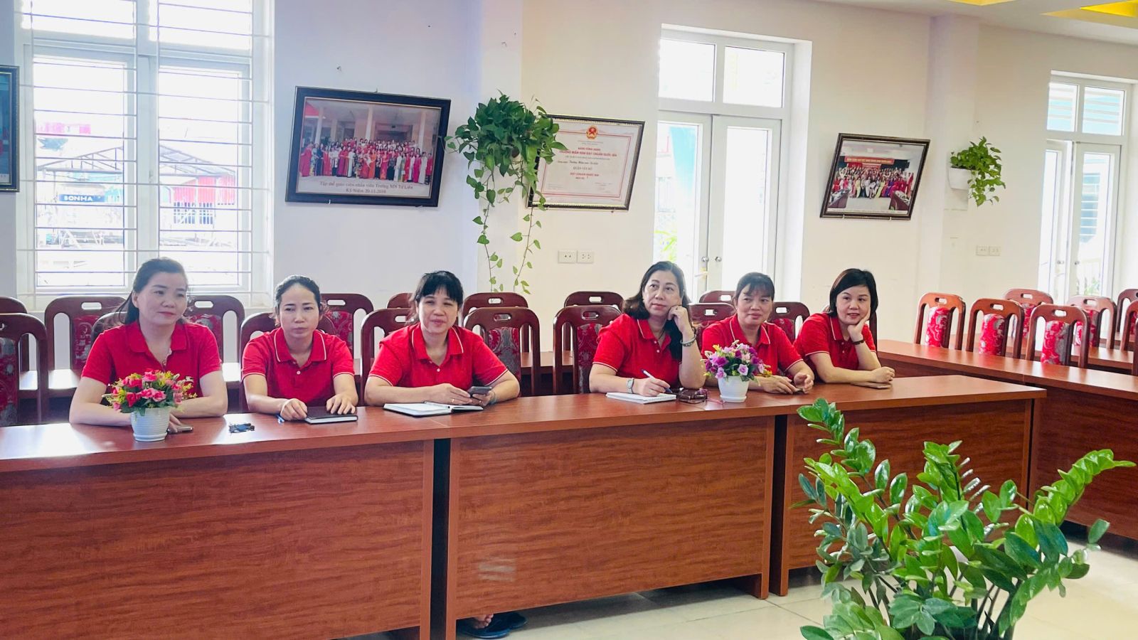 CHI BỘ TRƯỜNG MẦM NON TỨ LIÊN TỔ CHỨC HỘI NGHỊ ĐẢNG VIÊN