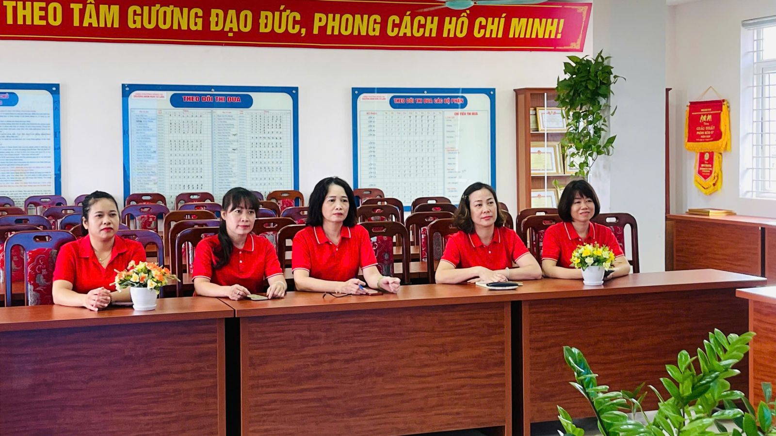 CHI BỘ TRƯỜNG MẦM NON TỨ LIÊN TỔ CHỨC HỘI NGHỊ ĐẢNG VIÊN
