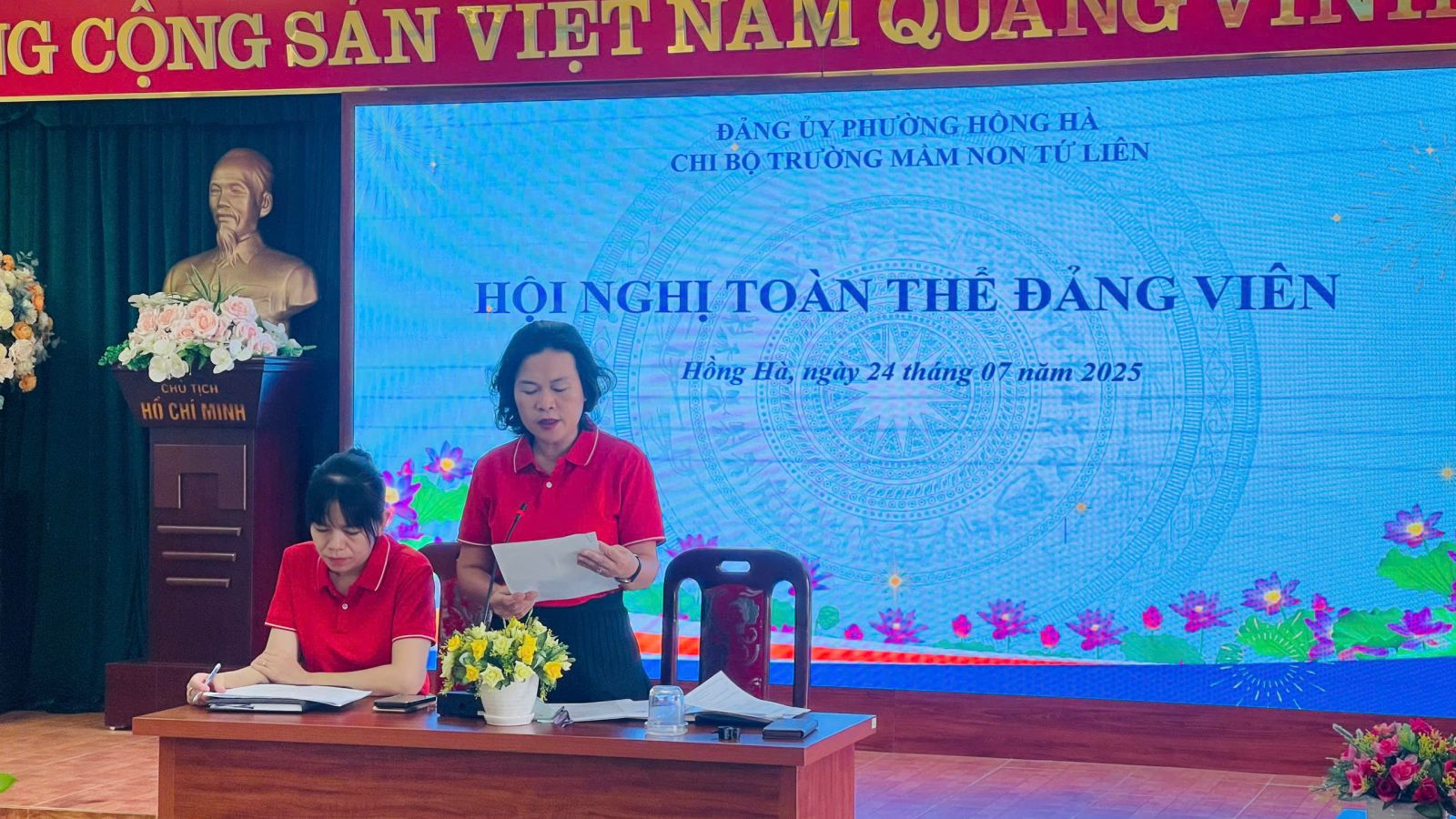 CHI BỘ TRƯỜNG MẦM NON TỨ LIÊN TỔ CHỨC HỘI NGHỊ ĐẢNG VIÊN