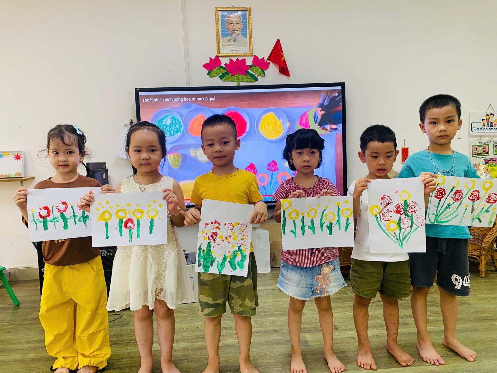 HỌC SINH KHỐI MẪU GIÁO NHỠ CÙNG HOẠT ĐỘNG TẠO HÌNH : IN HÌNH TỪ RAU CỦ