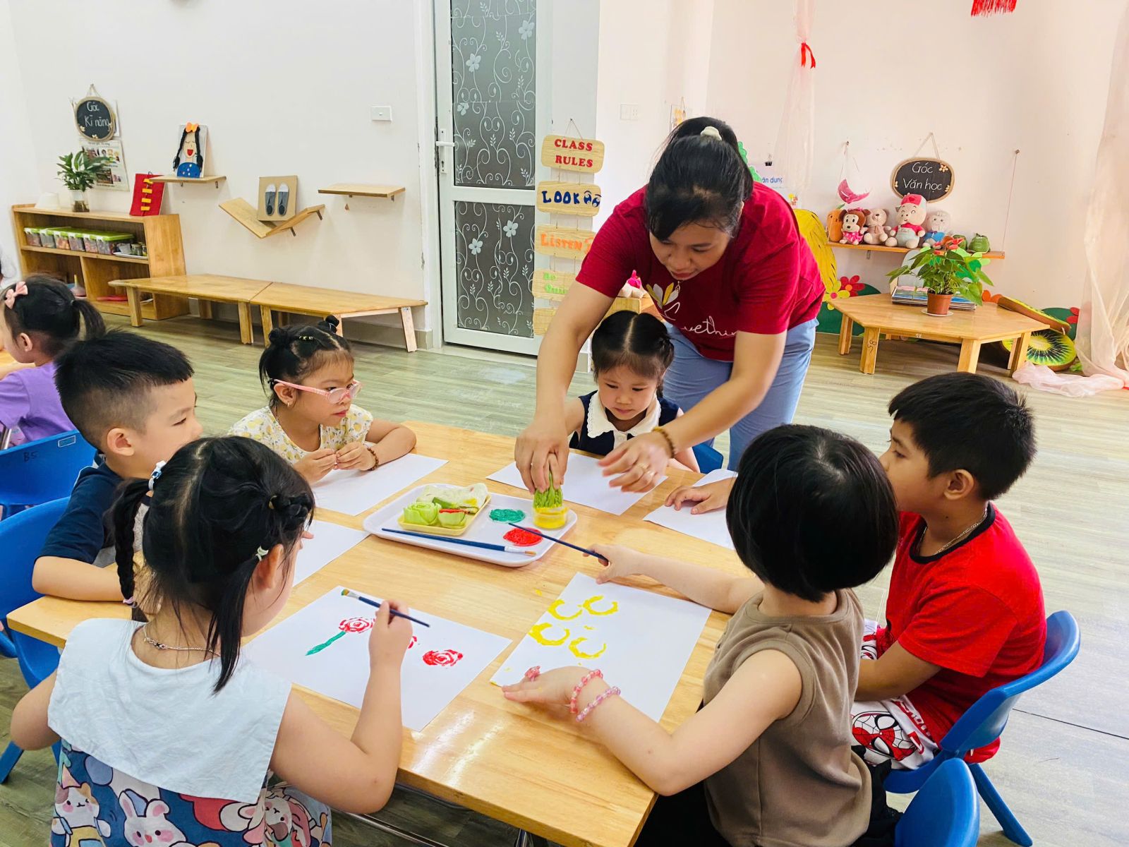 HỌC SINH KHỐI MẪU GIÁO NHỠ CÙNG HOẠT ĐỘNG TẠO HÌNH : IN HÌNH TỪ RAU CỦ