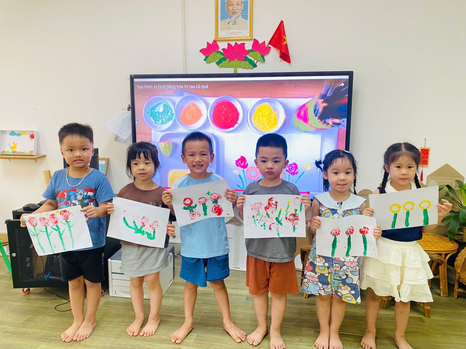 HỌC SINH KHỐI MẪU GIÁO NHỠ CÙNG HOẠT ĐỘNG TẠO HÌNH : IN HÌNH TỪ RAU CỦ