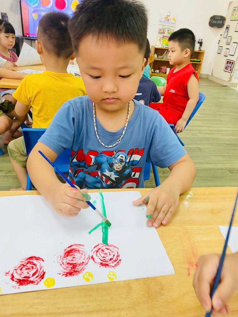 HỌC SINH KHỐI MẪU GIÁO NHỠ CÙNG HOẠT ĐỘNG TẠO HÌNH : IN HÌNH TỪ RAU CỦ