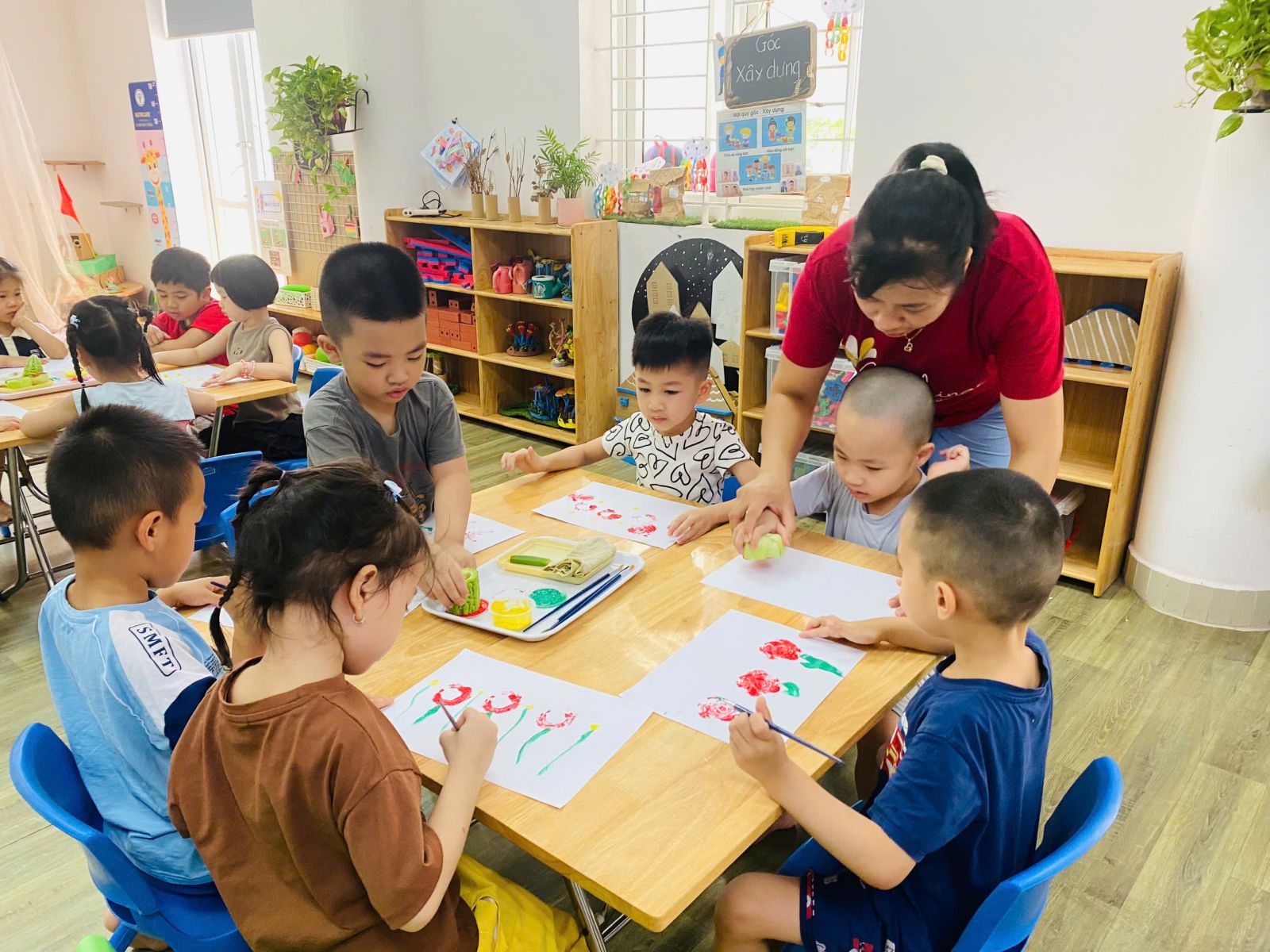 HỌC SINH KHỐI MẪU GIÁO NHỠ CÙNG HOẠT ĐỘNG TẠO HÌNH : IN HÌNH TỪ RAU CỦ