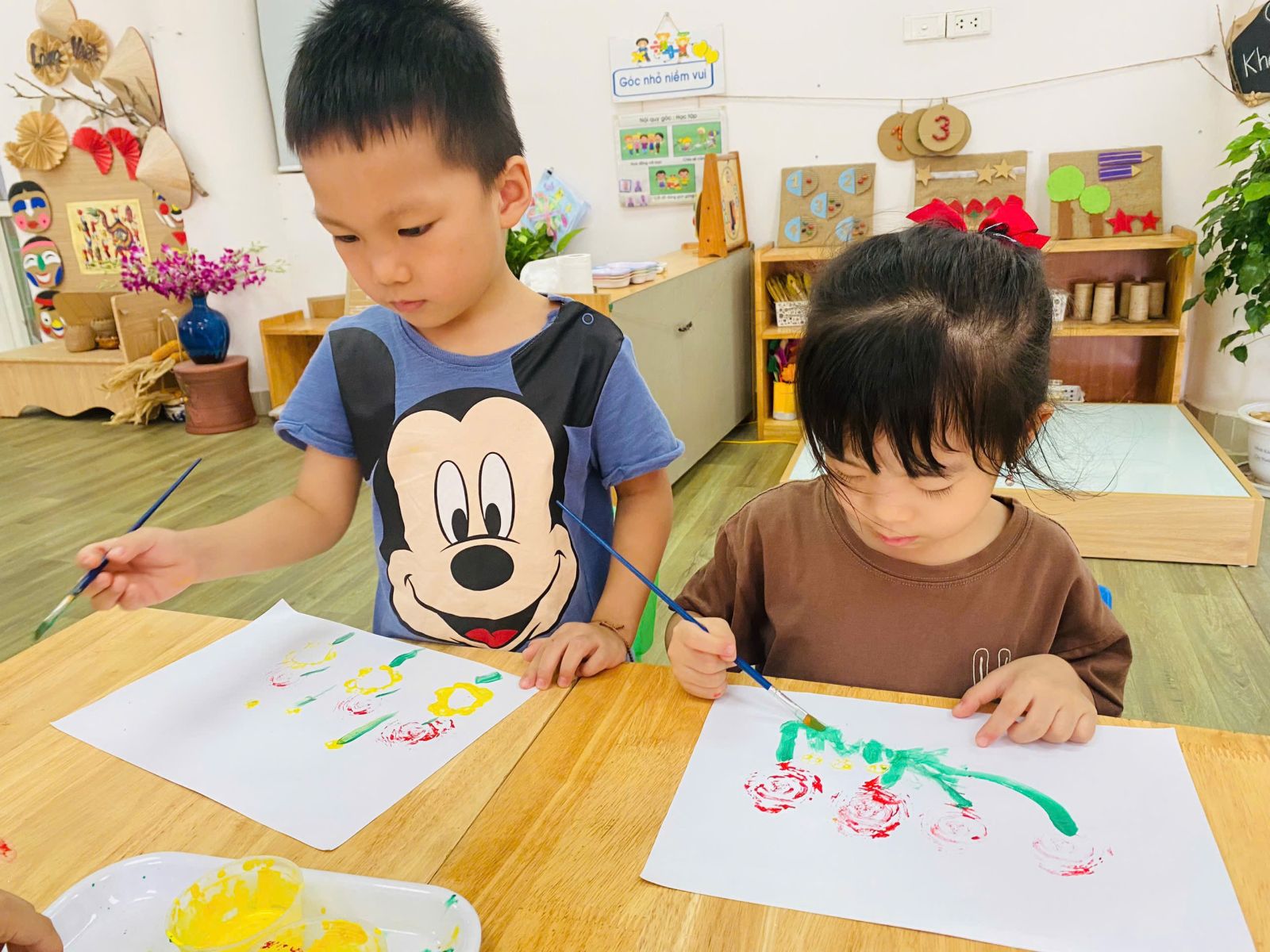 HỌC SINH KHỐI MẪU GIÁO NHỠ CÙNG HOẠT ĐỘNG TẠO HÌNH : IN HÌNH TỪ RAU CỦ