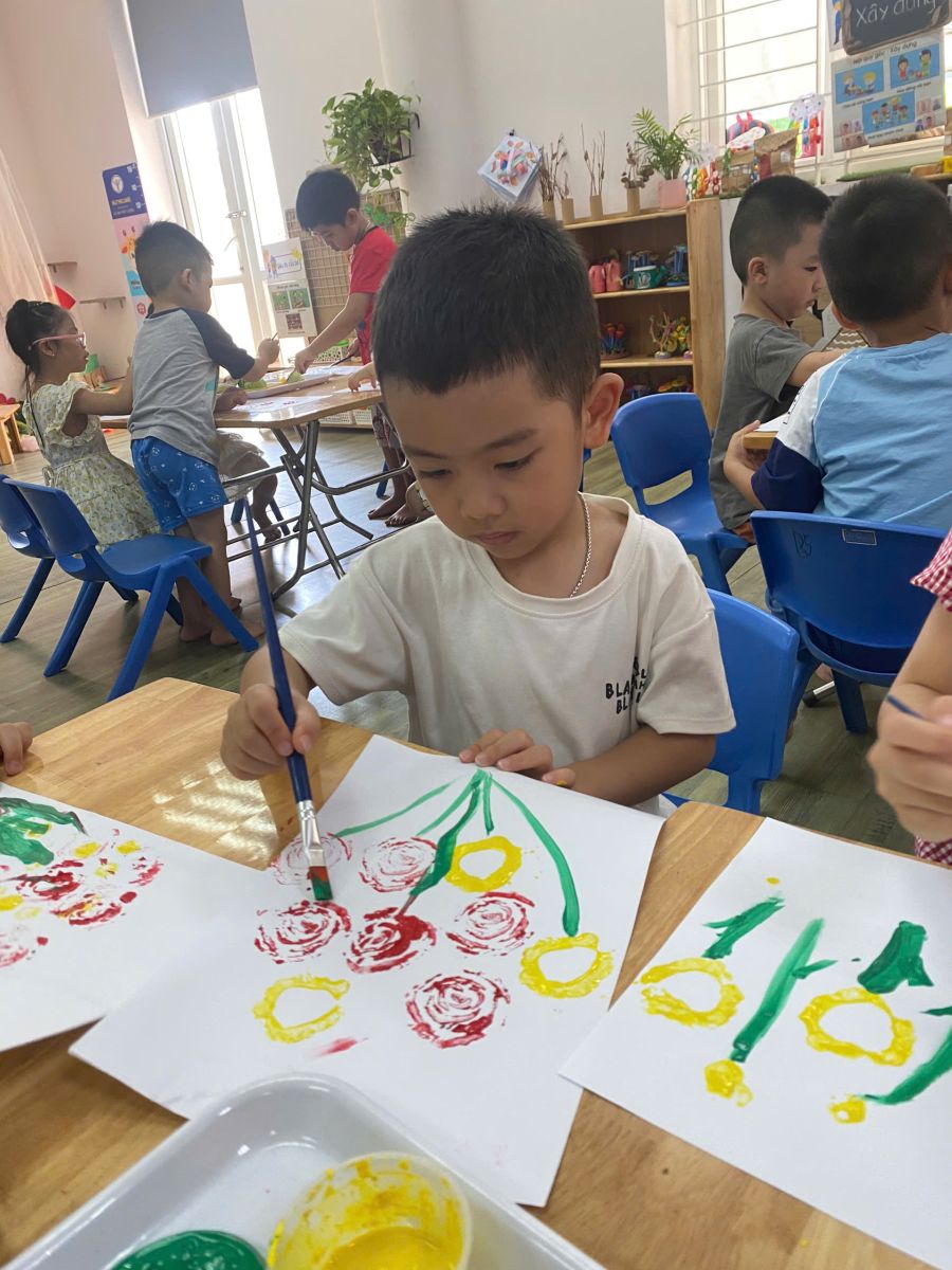 HỌC SINH KHỐI MẪU GIÁO NHỠ CÙNG HOẠT ĐỘNG TẠO HÌNH : IN HÌNH TỪ RAU CỦ