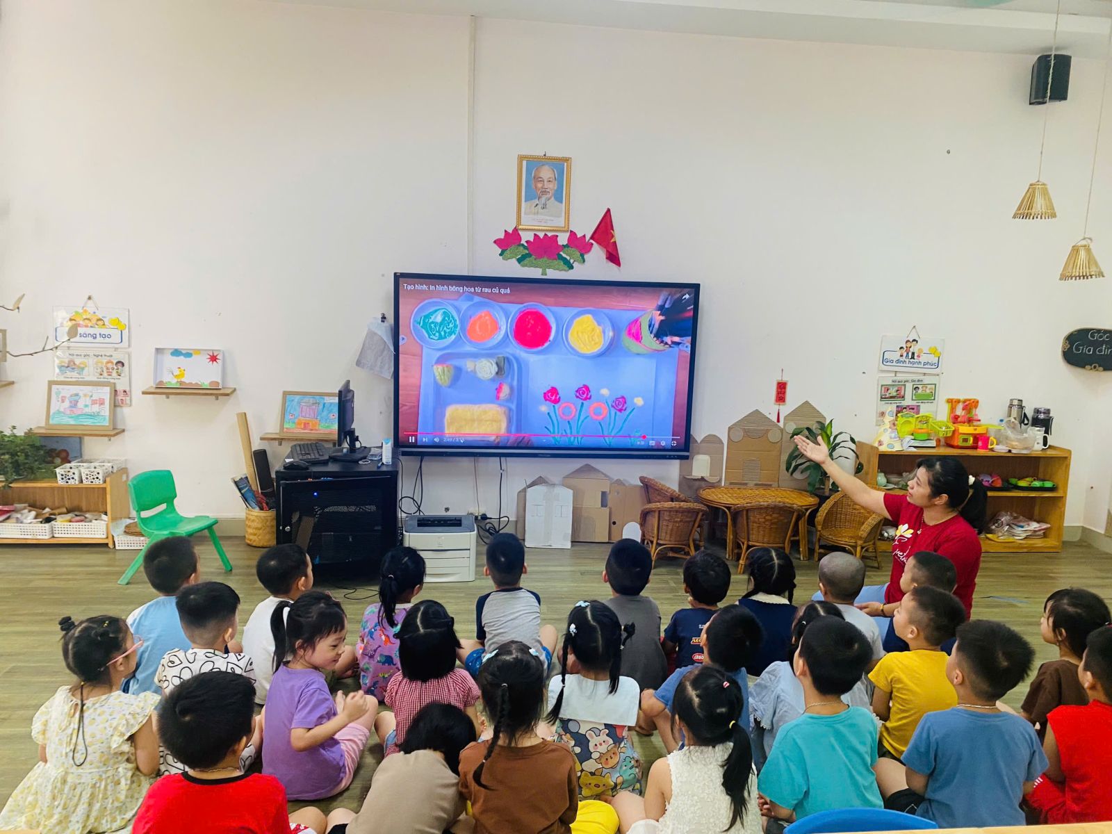 HỌC SINH KHỐI MẪU GIÁO NHỠ CÙNG HOẠT ĐỘNG TẠO HÌNH : IN HÌNH TỪ RAU CỦ