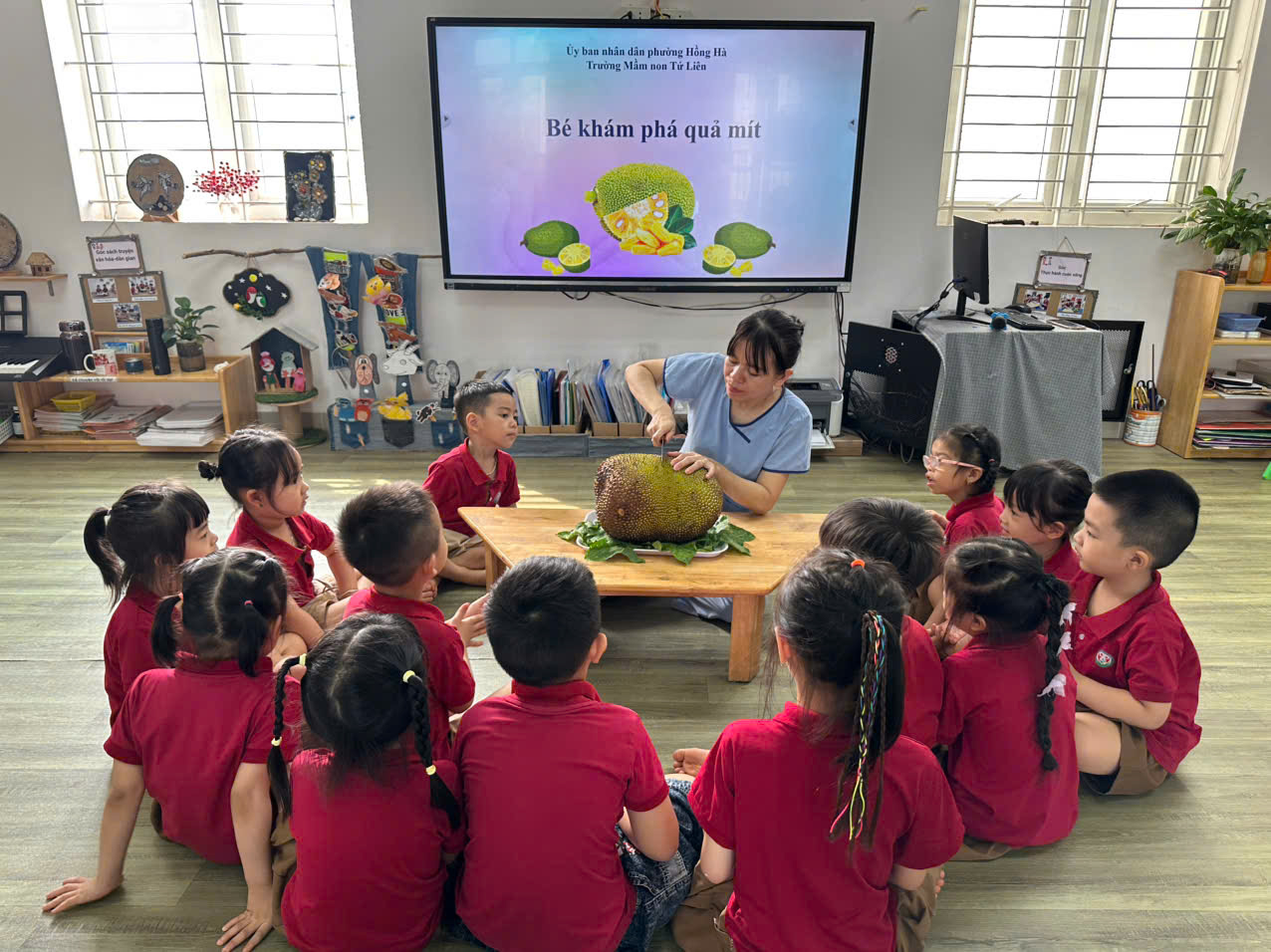 Học sinh lớp A1 đến với giờ học : Khám phá quả mít