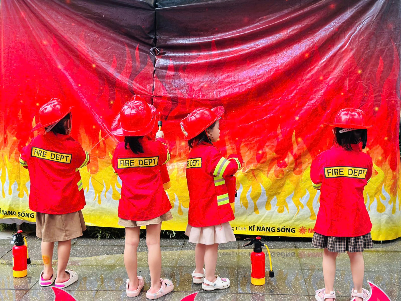 🌈TRƯỜNG MẦM NON TỨ LIÊN PHỐI HỢP VỚI TRUNG TÂM NOVASTAR TỔ CHỨC FESTIVAL KỸ NĂNG SỐNG MỪNG MÙA TỰU TRƯỜNG (2025-2026) - CHỦ ĐỀ “NGÀY HỘI NGHỀ NGHIỆP’’