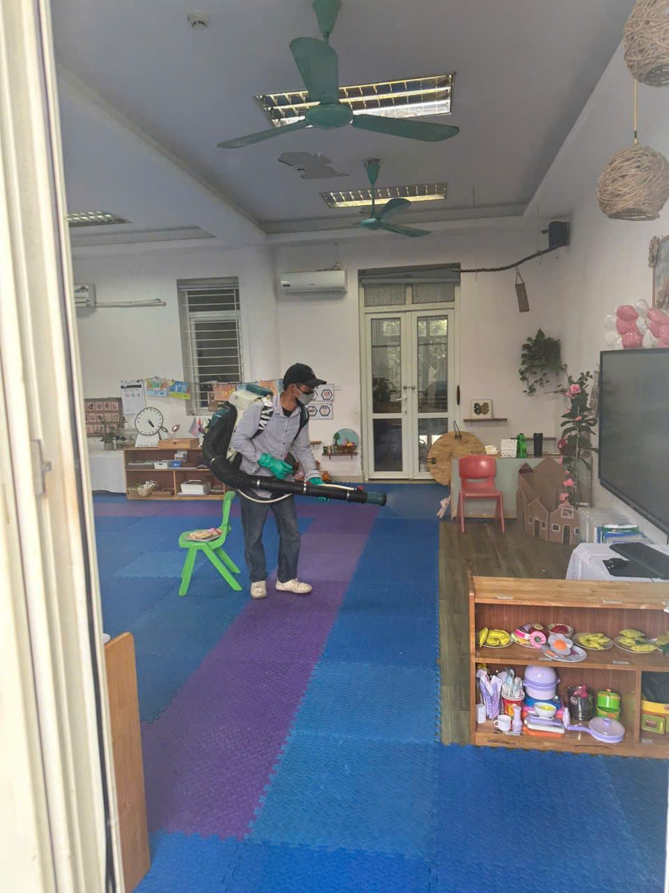 z7401372251557_20e3038e8f7795f93e9be42a050b2b78