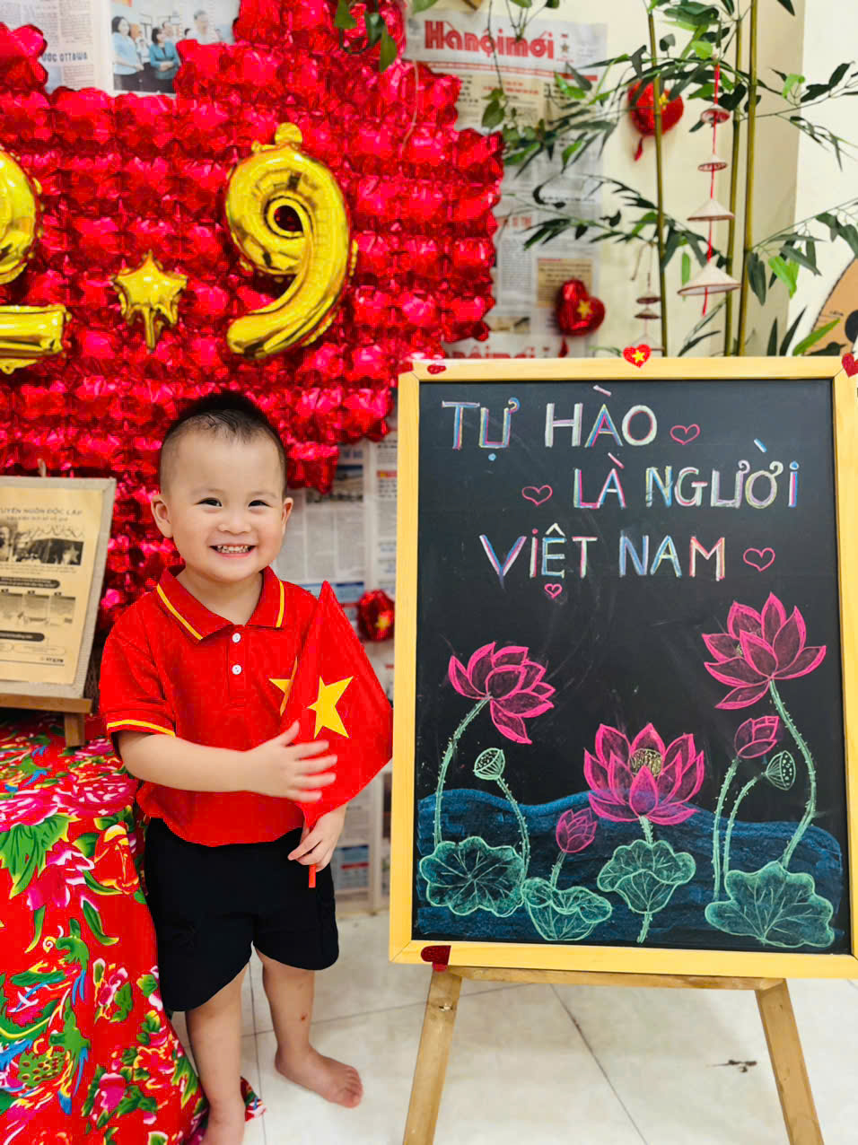 Cô và trò Trường Mầm non Đại Mạch A hân hoan chuẩn bị chào mừng Quốc khánh 2/9