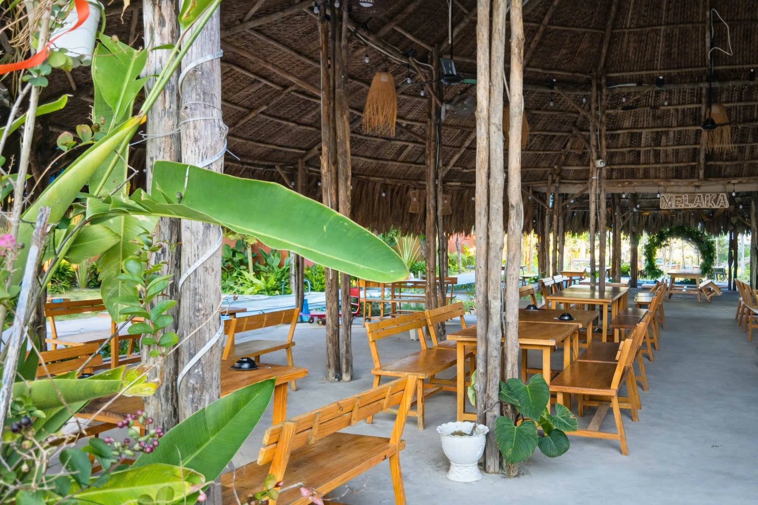 Khung cảnh ven biển — điểm check-in tuyệt đẹp