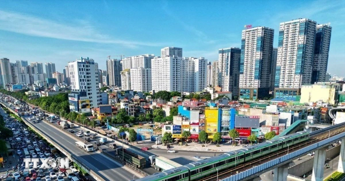 Ha Noi Metro kiểm tra các nhà ga sau sự cố mảng vữa rơi xuống xe buýt