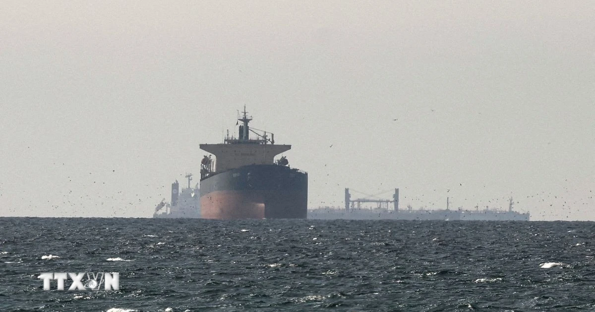 Tổng thống Mỹ khẳng định eo biển Hormuz vẫn duy trì giao thông thương mại
