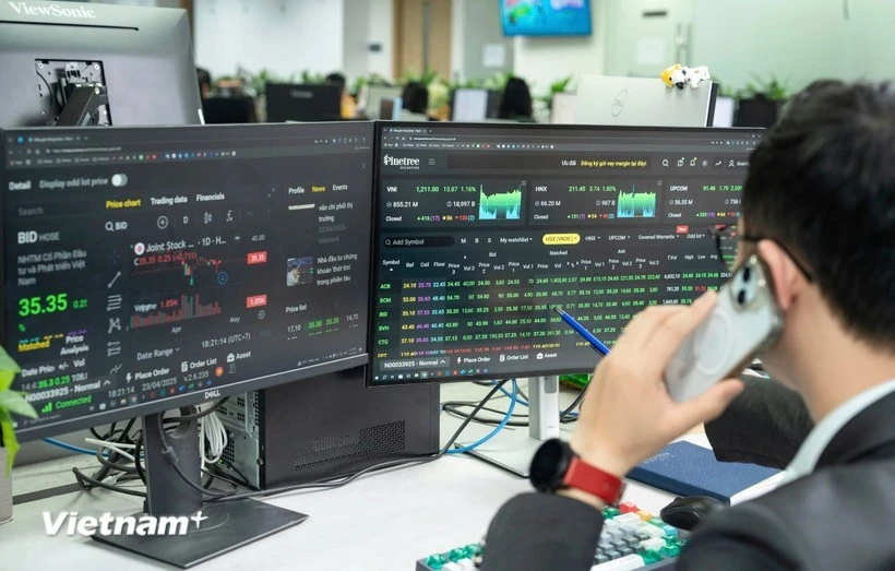 Chứng khoán ngày 16/7: VN-Index hồi phục hơn 46 điểm nhờ lực cầu bắt đáy