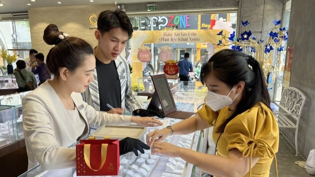Bán vàng phải chờ 120 ngày mới nhận đủ tiền: Rủi ro nào cần lường trước?