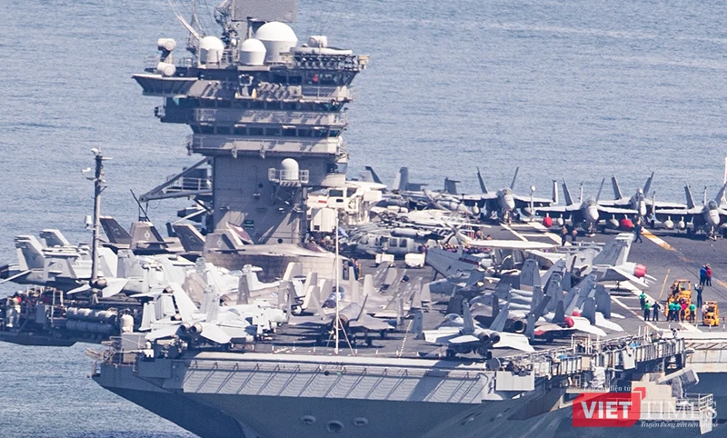 Cận cảnh tàu sân bay USS George Washington vừa đến Đà Nẵng