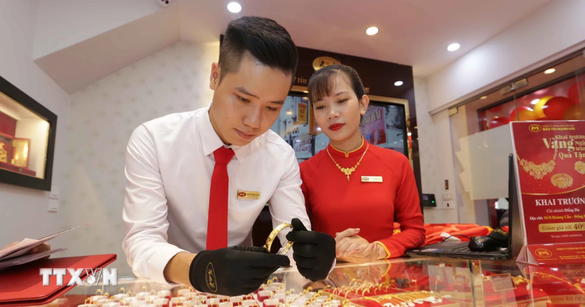 Giá vàng trong nước tăng, khoảng cách với vàng thế giới chỉ còn 1,7 triệu đồng