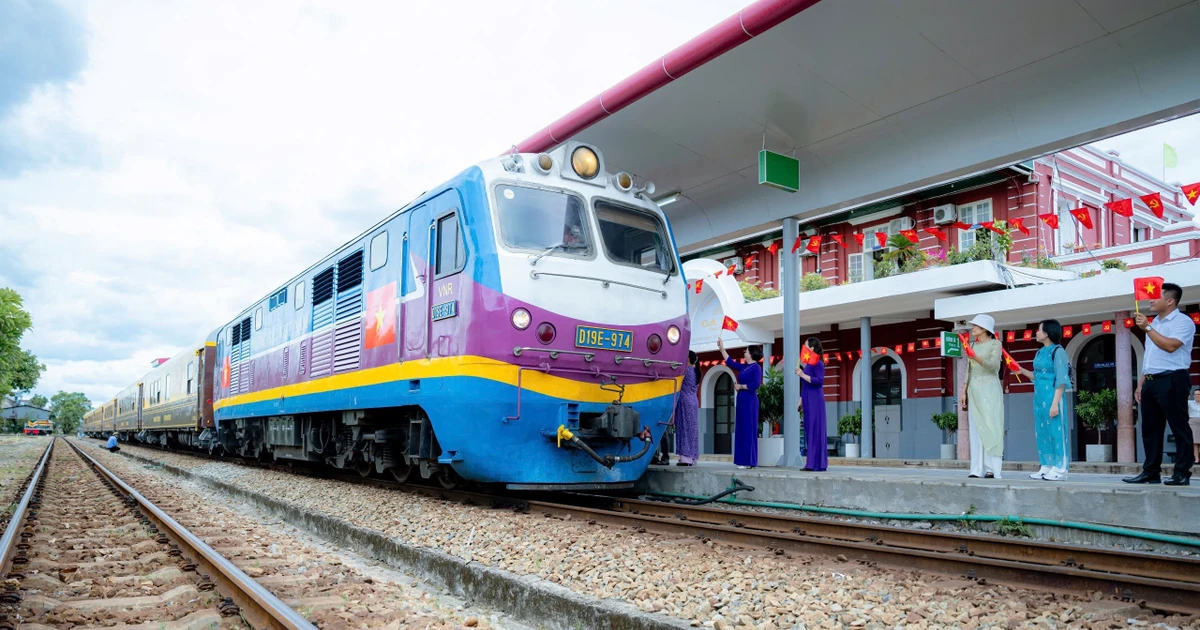 Khai trương đoàn tàu du lịch “Phong Nha – Cố đô Huế: Hành trình di sản thế giới”