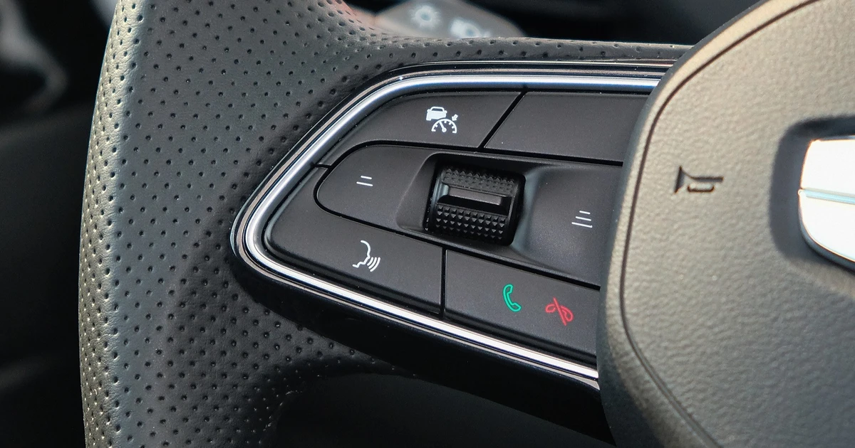 Đi cao tốc với cruise control và ACC, tài xế ô tô cần lưu ý gì để tránh đại họa?