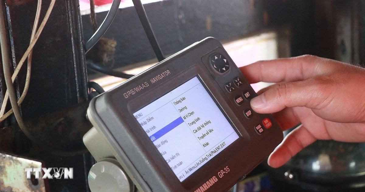 Bắt giữ 2 tàu cá tàng trữ, vận chuyển trái phép thiết bị VMS của tàu cá khác