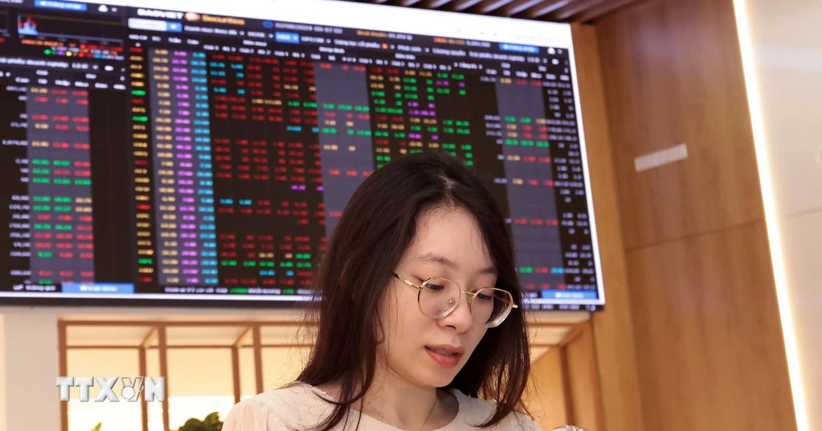 VN-Index tăng hơn 25 điểm nhờ cổ phiếu đầu ngành bất động sản