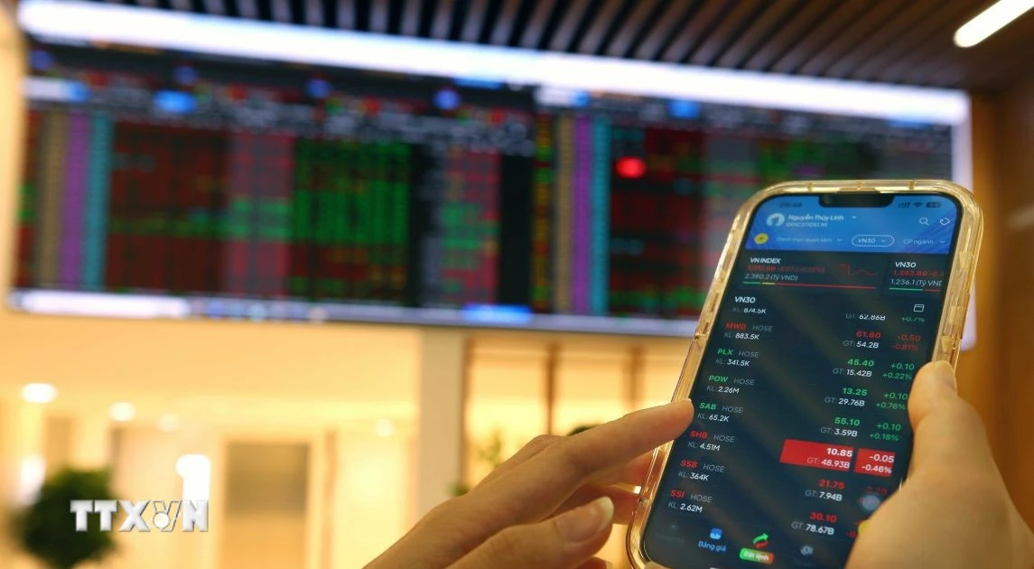 Chứng khoán ngày 8/9: VN-Index hồi phục 8,8 điểm, thanh khoản giảm mạnh