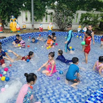MÙA HÈ SÔI ĐỘNG VỚI "LỄ HỘI TÉ NƯỚC " CỦA CÁC BẠN NHỎ TRƯỜNG MẦM NON CỔ LOA