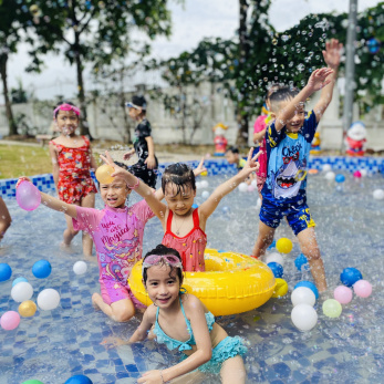 Kết thúc tuần lễ " Water Festival - Lễ hội té nước" xua tan nắng hè ở Trường mầm non Cổ Loa năm học 2022- 2023