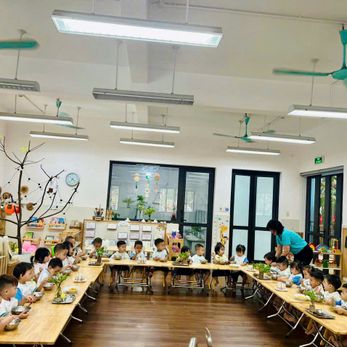 GIỜ ĂN CỦA CÁC BÉ LỚP BUNNY CLASS 5 – MỖI BỮA ĂN, MỘT NIỀM VUI