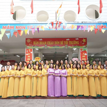 Trường mầm non Tứ Liên tổ chức hội nghị sơ kết học kỳ I năn học 2023 - 2024