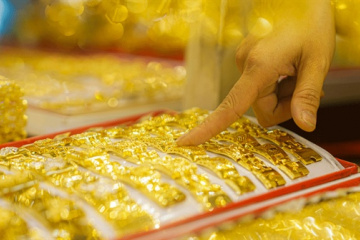 Giá vàng hôm nay 1/7/2026: Đồng loạt giảm, trong nước lùi về hơn 146 triệu/lượng