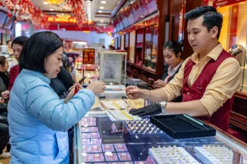 Giá vàng hôm nay 24/7: Vàng SJC và vàng thế giới đồng loạt giảm