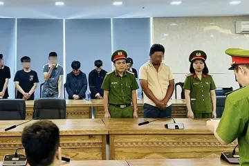 Nóng: 2 nhân viên ngân hàng bị khởi tố vì liên quan đường dây rửa tiền hơn 67.000 tỷ đồng