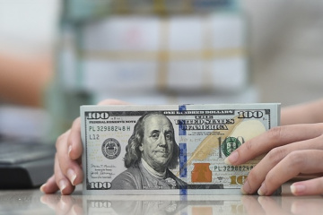 Giá USD 'chợ đen' thấp hơn ngân hàng