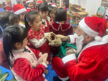 Giáng sinh ấm áp cùng cô và các bạn