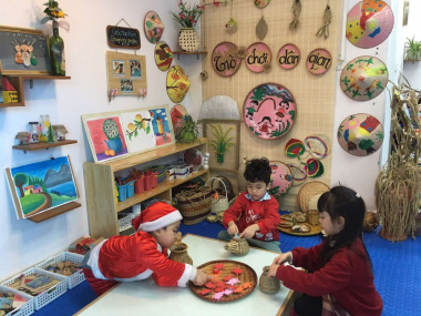 Các bé MGL hứng thú khi tham gia các trò chơi dân gian tại các lớp.