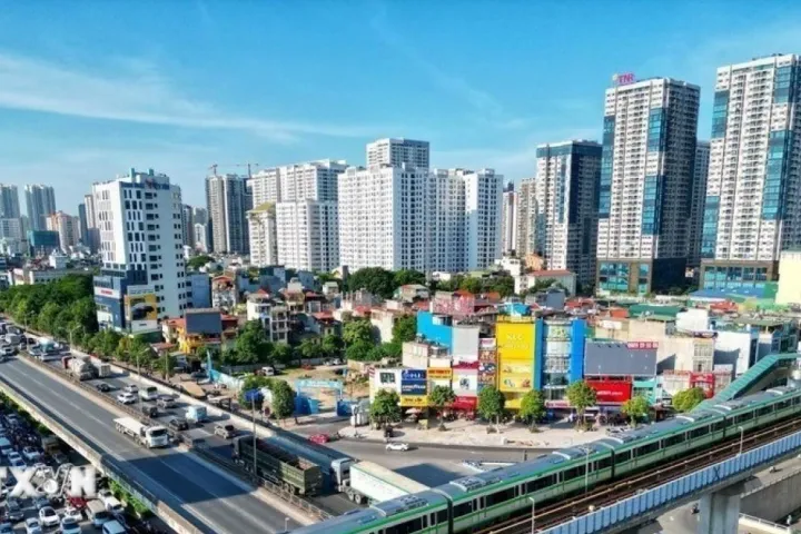 Ha Noi Metro kiểm tra các nhà ga sau sự cố mảng vữa rơi xuống xe buýt