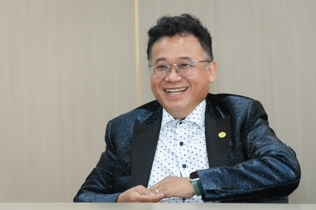 Công ty liên quan ông Đặng Thành Tâm đăng ký mua 10 triệu cp KBC